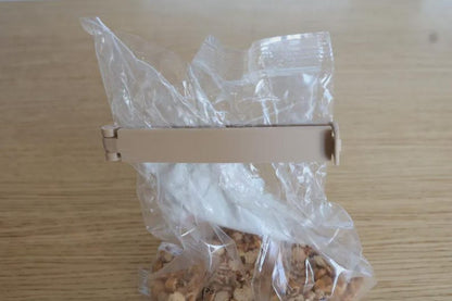 Bag Clip Bundle – Packs of 5 or 10 in Regular & Large Sizes
